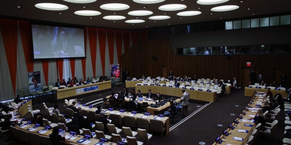 Après d'âpres négociations, les 193 pays membres se sont entendus vendredi pour supprimer 221 postes du siège des Nations unies à New York et ne pas augmenter le salaire de plus de 10.000 salariés à New York. Après d'âpres négociations, les 193 pays membres se sont entendus vendredi pour supprimer 221 postes du siège des Nations unies à New York et ne pas augmenter le salaire de plus de 10.000 salariés à New York.