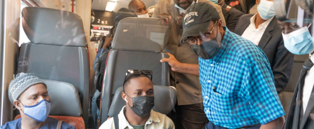 En visite au Sénégal : Le président de la Bad voyage à bord du Ter et exprime ses impressions