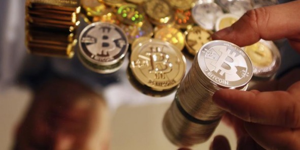 Selon le PDG de la banque américaine JPMorgan, le Bitcoin deviendra bientôt "un système de paiement soumis aux mêmes règles que n'importe quel autre système de paiement". Selon le PDG de la banque américaine JPMorgan, le Bitcoin deviendra bientôt "un système de paiement soumis aux mêmes règles que n'importe quel autre système de paiement".