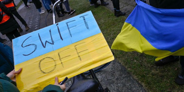 Ukraine : les pays occidentaux débranchent la Russie du réseau interbancaire Swift (l'arme nucléaire économique) Ukraine : les pays occidentaux débranchent la Russie du réseau interbancaire Swift (l'arme nucléaire économique)