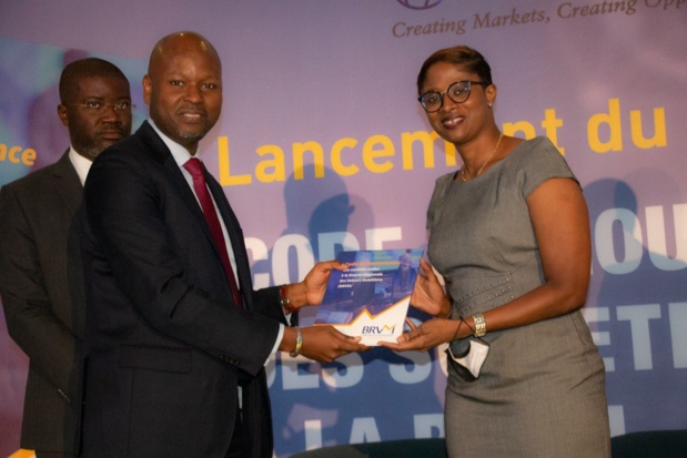 M. BUYOYA ( SFI) et Mme N'GUESSAN (TOTALEnergies).jpg M. BUYOYA ( SFI) et Mme N'GUESSAN (TOTALEnergies).jpg