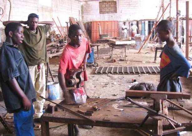 Financement de la protection sociale : Oser une politique publique de responsabilité sociale Financement de la protection sociale : Oser une politique publique de responsabilité sociale