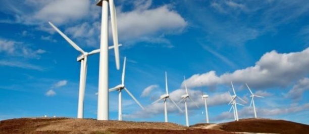 Accord de financement : Plus de 870 millions de dollars pour le plus grand projet d'énergie éolienne d'Afrique
