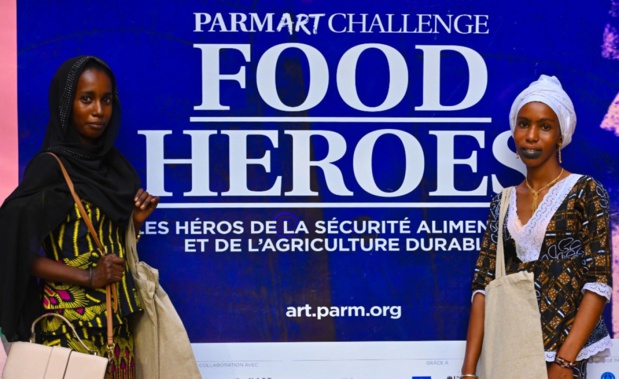 Khady Ka et Khardiata Ba, deux jeunes filles de Pampi Panal, une localité de Linguère située dans la région de Louga, au Sénégal.