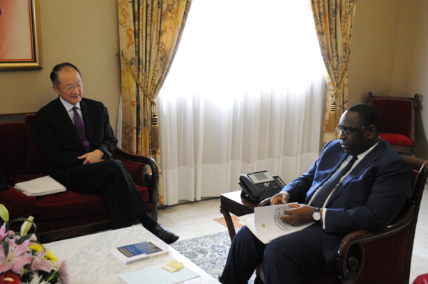 Jim Yong Kim, Président du Groupe de la Banque mondiale, reçu en audience par le président de la république du sénégal Jim Yong Kim, Président du Groupe de la Banque mondiale, reçu en audience par le président de la république du sénégal