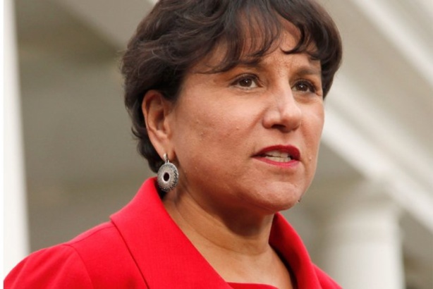 La secrétaire au Commerce, Mme Penny Pritzker, a annoncé l'expansion des bureaux commerciaux le 17 avril La secrétaire au Commerce, Mme Penny Pritzker, a annoncé l'expansion des bureaux commerciaux le 17 avril