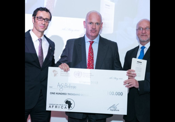 Prix de l'innovation pour l'Afrique (PIA) : Le Dr Nicolas Duneas et M. Nuno Peres, d'Afrique du Sud, vainqueurs de l'édition 2014 Prix de l'innovation pour l'Afrique (PIA) : Le Dr Nicolas Duneas et M. Nuno Peres, d'Afrique du Sud, vainqueurs de l'édition 2014