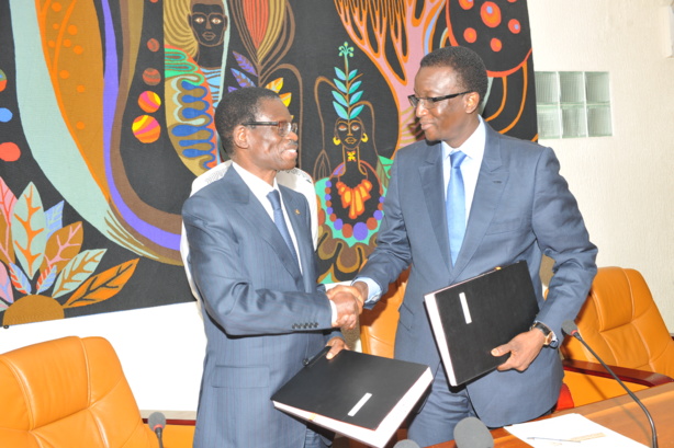 M. Christian Adovelande, Président de la BOAD à gauche et Amadou BA, ministre de l'économie et des finances à droite