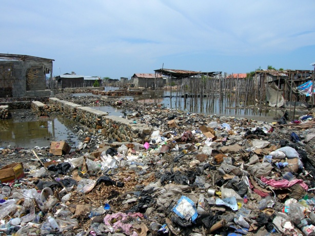 Afrique: L'ONU lance une campagne pour mettre fin à la défécation en plein air Afrique: L'ONU lance une campagne pour mettre fin à la défécation en plein air