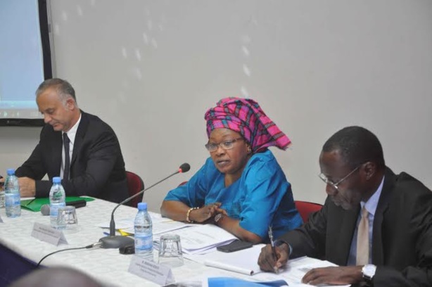 Monsieur Papathanasiou Démétrios, chef de secteur pour le Développement durable de la Banque mondiale, Madame le Ministre Gnounka Touré Diouf ministre conseiller économique du Président au centre et Monsieur Ibrahima Ndiaye conseiller spécial du Président de la république chargé des infrastructures à droite Monsieur Papathanasiou Démétrios, chef de secteur pour le Développement durable de la Banque mondiale, Madame le Ministre Gnounka Touré Diouf ministre conseiller économique du Président au centre et Monsieur Ibrahima Ndiaye conseiller spécial du Président de la république chargé des infrastructures à droite