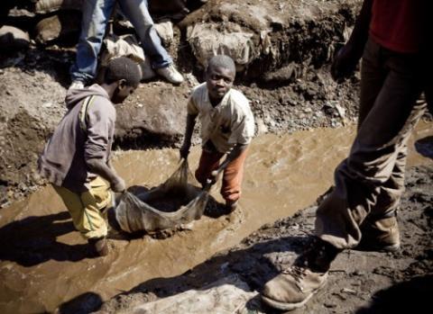 Sénégal : L’enfer des mines d’or pour des centaines d’enfants Sénégal : L’enfer des mines d’or pour des centaines d’enfants