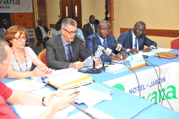 L’ambassadeur du royaume de Belgique au Sénégal M. Johan Verkammen et Monsieur Mouhamadou Makhtar Cissé ministre du budget au milieu