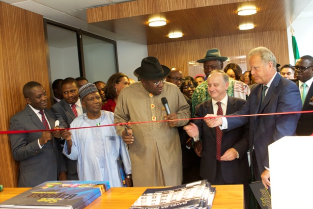 Cérémonie d'ouverture officielle de Bayelsa développement Investment Corporation à Londres par le gouverneur de l'Etat de Bayelsa, l’honorable Henry Seriake Dickson Cérémonie d'ouverture officielle de Bayelsa développement Investment Corporation à Londres par le gouverneur de l'Etat de Bayelsa, l’honorable Henry Seriake Dickson