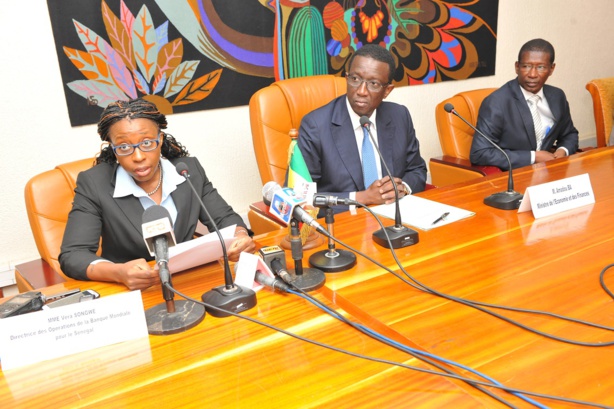 De gauche à droite, Mme Véra Songwé directrice des opérations de la Banque mondiale pour le Sénégal , M. Amadou Bâ ministre de l’économie, des finances et du plan et M. Mary Teuw Niane ministre de l'enseignement supérieur De gauche à droite, Mme Véra Songwé directrice des opérations de la Banque mondiale pour le Sénégal , M. Amadou Bâ ministre de l’économie, des finances et du plan et M. Mary Teuw Niane ministre de l'enseignement supérieur