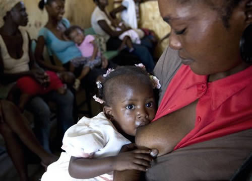 Afrique: L'UNICEF et l'OMS donnent le coup d'envoi de la Semaine de l'allaitement maternel Afrique: L'UNICEF et l'OMS donnent le coup d'envoi de la Semaine de l'allaitement maternel