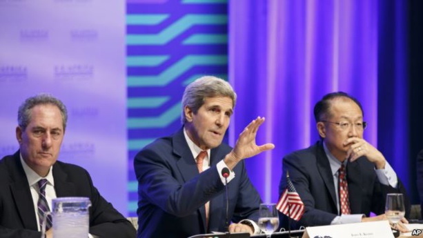 Le secrétaire d'Etat américain, John Kerry, à l a tribune du forum de la Loi sur la croissance et les opportunités en afrique a exhorté les ministres africains à privilégier le libre marché et la coopération américano-africaine. Le secrétaire d'Etat américain, John Kerry, à l a tribune du forum de la Loi sur la croissance et les opportunités en afrique a exhorté les ministres africains à privilégier le libre marché et la coopération américano-africaine.