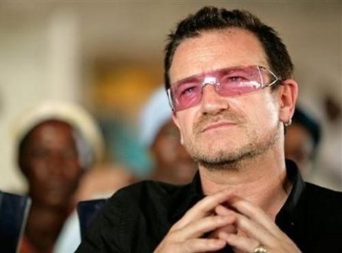 Le Chanteur Bono,  fondateur de l'association britannique ONE