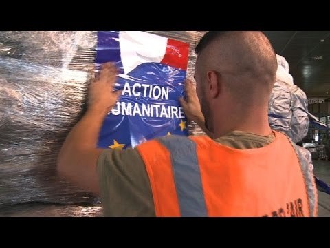 L'UNICEF et la Banque mondiale envoient 48 tonnes de médicaments et de matériel médical en Sierra Leone pour aider les pouvoirs publics à combattre le virus Ebola L'UNICEF et la Banque mondiale envoient 48 tonnes de médicaments et de matériel médical en Sierra Leone pour aider les pouvoirs publics à combattre le virus Ebola