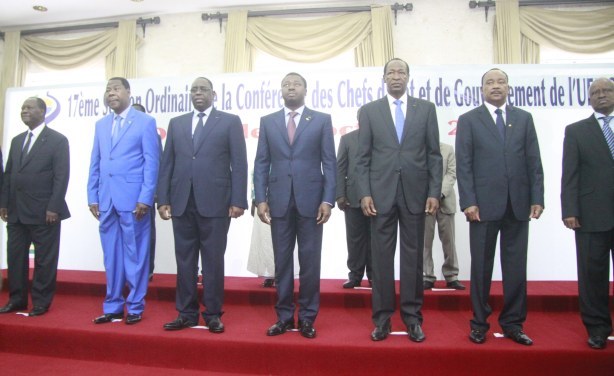 (Photo d'archives) - Des chefs d’État et de gouvernement de l'UEMOA lors d'une rencontre à Dakar, le 24 octobre 2013