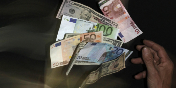 L'euro tombe au plus bas face au dollar depuis plus de deux ans