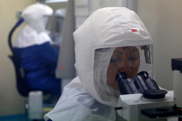 Promesse des chefs d'entreprise d'un fonds d'intervention d'urgence en vue de l'épidémie Ébola en Afrique pour un montant initial de 28,5 millions de dollars Promesse des chefs d'entreprise d'un fonds d'intervention d'urgence en vue de l'épidémie Ébola en Afrique pour un montant initial de 28,5 millions de dollars