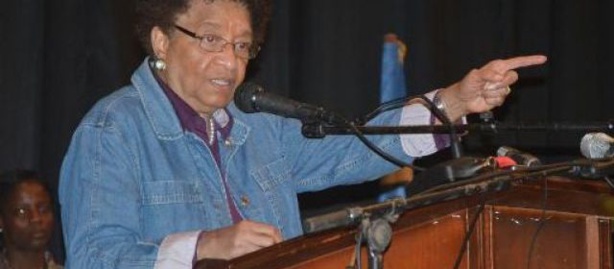 La présidente Ellen Johnson Sirleaf doit agir pas de toute urgence pour stimuler l'économie au risque de voir son pays  connaître un taux de croissance négatif pour la première fois depuis la fin de la La présidente Ellen Johnson Sirleaf doit agir pas de toute urgence pour stimuler l'économie au risque de voir son pays  connaître un taux de croissance négatif pour la première fois depuis la fin de la