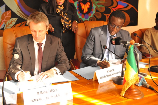 De gauche  à  droite, Monsieur Markus Faschina directeur du bureau de la KFW a Dakar et Monsieur Amadou BA, ministre de l`économie, des finances et du plan De gauche  à  droite, Monsieur Markus Faschina directeur du bureau de la KFW a Dakar et Monsieur Amadou BA, ministre de l`économie, des finances et du plan