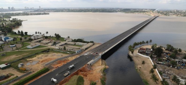 Le Pont HKB, symbole d'une Côte d'Ivoire en plein essor et de « l'Afrique qui monte », pour Kaberuka Le Pont HKB, symbole d'une Côte d'Ivoire en plein essor et de « l'Afrique qui monte », pour Kaberuka