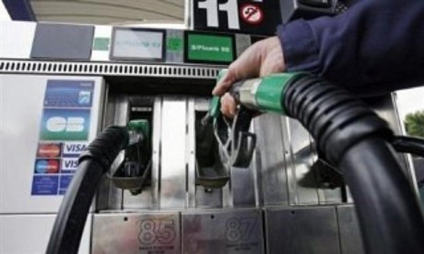 Hydrocarbures: Consommateurs et transporteurs jugent faible le niveau de baisse du prix du carburant au Sénégal