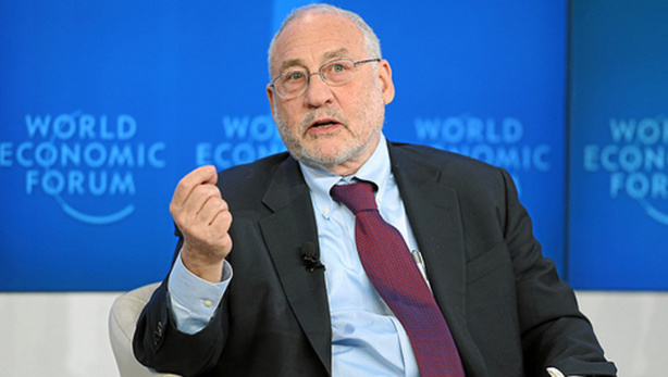 Joseph Stiglitz est prix Nobel d'économie et professeur à l'université de Columbia à New-York. Joseph Stiglitz est prix Nobel d'économie et professeur à l'université de Columbia à New-York.