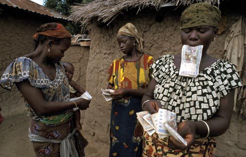 Microfinance: Net accroissement des dépôts et financements des institutions de microfinance de l’UEMOA en 2013