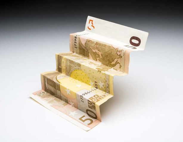 L’érosion de l’euro ne connaît pas de répit face à la toute puissance du dollar