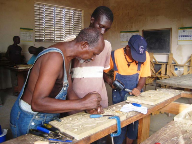 Vers la formation de 30.000 jeunes apprentis et 6000 maîtres d’apprentissage d’ici 2017 Vers la formation de 30.000 jeunes apprentis et 6000 maîtres d’apprentissage d’ici 2017