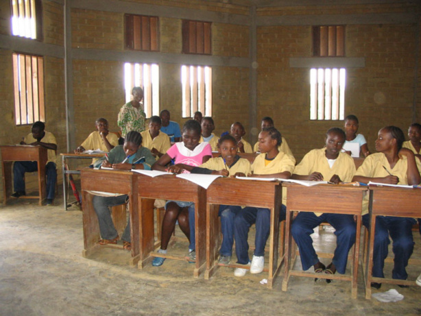 Les adolescents risquent deux fois plus d'être non scolarisés que les enfants en âge de fréquenter l'école primaire, affirment l'UNESCO et l'UNICEF Les adolescents risquent deux fois plus d'être non scolarisés que les enfants en âge de fréquenter l'école primaire, affirment l'UNESCO et l'UNICEF