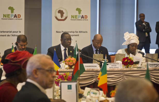 Le président sénégalais Macky Sall, reconduit pour un nouveau mandat de deux ans à la tête du Comité d'orientation des chefs d'Etat et de gouvernement du NEPAD Le président sénégalais Macky Sall, reconduit pour un nouveau mandat de deux ans à la tête du Comité d'orientation des chefs d'Etat et de gouvernement du NEPAD