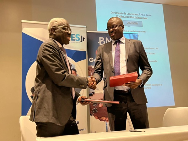 De gauche à droite Adama Lam Président du CNES et Abdoulaye Niane Directeur général de la Bnde De gauche à droite Adama Lam Président du CNES et Abdoulaye Niane Directeur général de la Bnde