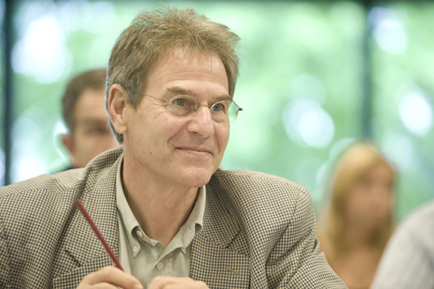 Charles Wyplosz est directeur du Centre international des études monétaires et bancaires de l’Institut de hautes études internationales et du développement à Genève Charles Wyplosz est directeur du Centre international des études monétaires et bancaires de l’Institut de hautes études internationales et du développement à Genève