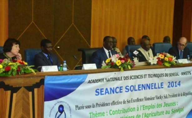 Sénégal : Macky Sall plaide pour l'adaptation du système éducatif aux réalités du marché de l'emploi Sénégal : Macky Sall plaide pour l'adaptation du système éducatif aux réalités du marché de l'emploi