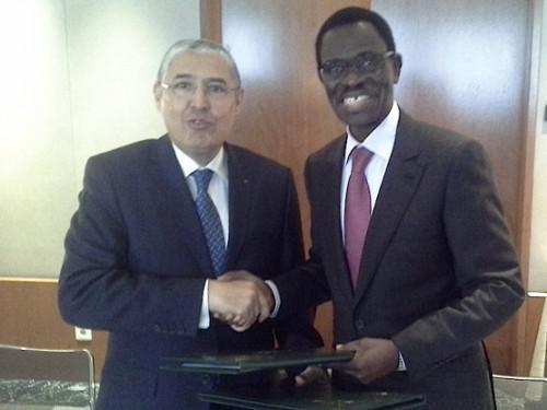 De gauche a droite, Messieurs Mohamed El Kettani, Président Directeur Général du groupe marocain Attijariwafa Bank et Christian Adovelande, Président de la BOAD De gauche a droite, Messieurs Mohamed El Kettani, Président Directeur Général du groupe marocain Attijariwafa Bank et Christian Adovelande, Président de la BOAD