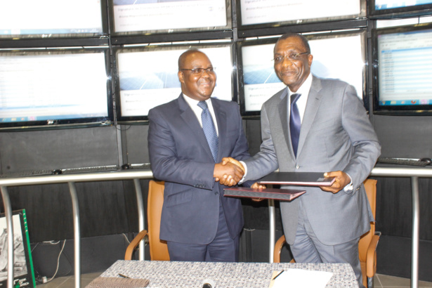De gauche a droite , M. Edoh Kossi AMENOUNVE, Directeur Général de la BRVM  et M. Michel ABROGOUA, President de  PCM Capital Advisors (PCA)