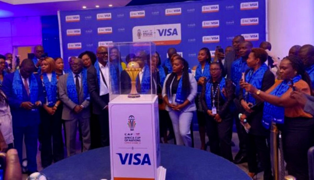 Can Côte-d’Ivoire 2023 : Ecobank et Visa, accueillent le trophée de la Caf Can Côte-d’Ivoire 2023 : Ecobank et Visa, accueillent le trophée de la Caf