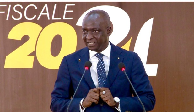 Direction générale des impôts et des domaines : Le ministre des Finances exprime sa satisfaction au directeur général Abdoulaye Diagne Direction générale des impôts et des domaines : Le ministre des Finances exprime sa satisfaction au directeur général Abdoulaye Diagne