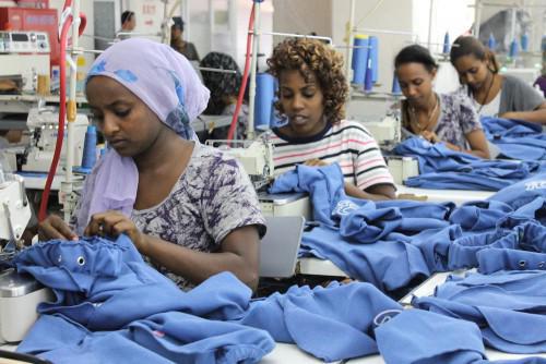 Les exportations africaines de textiles vers les USA peuvent atteindre 4 milliards $ par an grâce à l’AGOA Les exportations africaines de textiles vers les USA peuvent atteindre 4 milliards $ par an grâce à l’AGOA