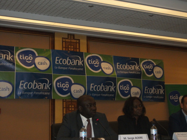 Nous devons redéfinir notre modèle de banque afin de répondre aux nouveaux besoins de la clientèle Nous devons redéfinir notre modèle de banque afin de répondre aux nouveaux besoins de la clientèle