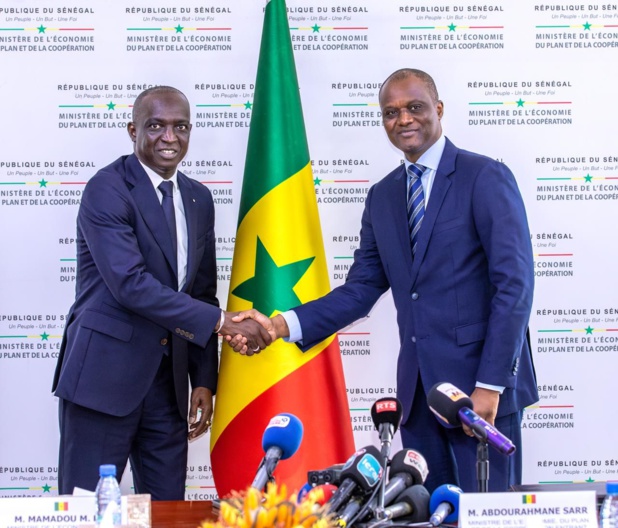 Ministère de l’Economie, du Plan et de la Coopération : Abdourahmane Sarr promet de libérer le Sénégal de la dépendance extérieure Ministère de l’Economie, du Plan et de la Coopération : Abdourahmane Sarr promet de libérer le Sénégal de la dépendance extérieure