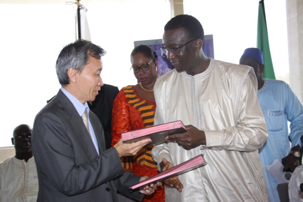 Coopération Sénégal – Japon : Le Japon accorde au Sénégal un don de 6,600 milliards FCFA pour la construction de salles de classe Coopération Sénégal – Japon : Le Japon accorde au Sénégal un don de 6,600 milliards FCFA pour la construction de salles de classe