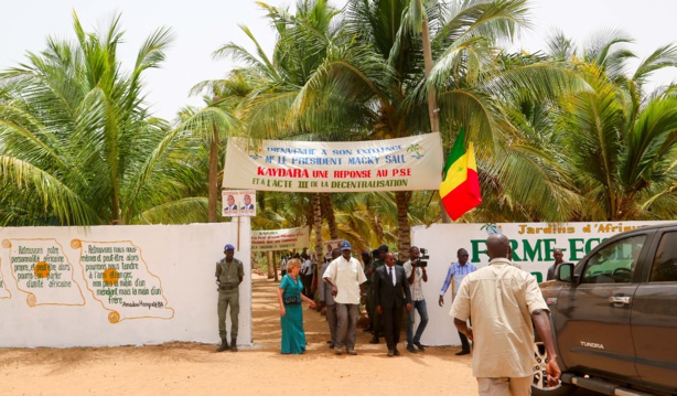 Tournée économique : Macky  SALL visite le Kaydara-Jardin Tournée économique : Macky  SALL visite le Kaydara-Jardin
