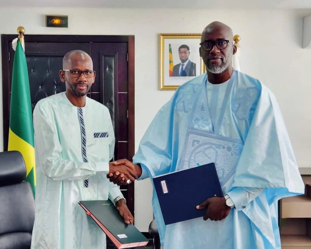 Futur cadre de collaboration : La Cdc et La Poste signent une convention de partenariat Futur cadre de collaboration : La Cdc et La Poste signent une convention de partenariat