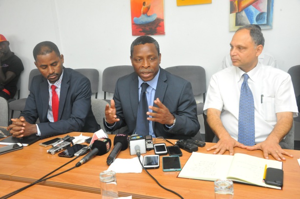 Au centre, Boileau Loko, le représentant résident du FMI à Dakar Au centre, Boileau Loko, le représentant résident du FMI à Dakar