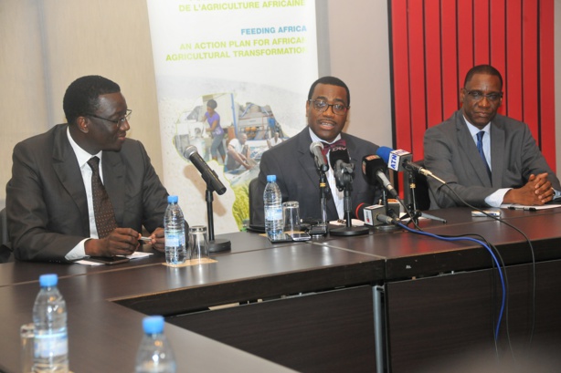 Akinwumi Adésina le Président de la Banque africaine de développement (BAD) au centre Akinwumi Adésina le Président de la Banque africaine de développement (BAD) au centre